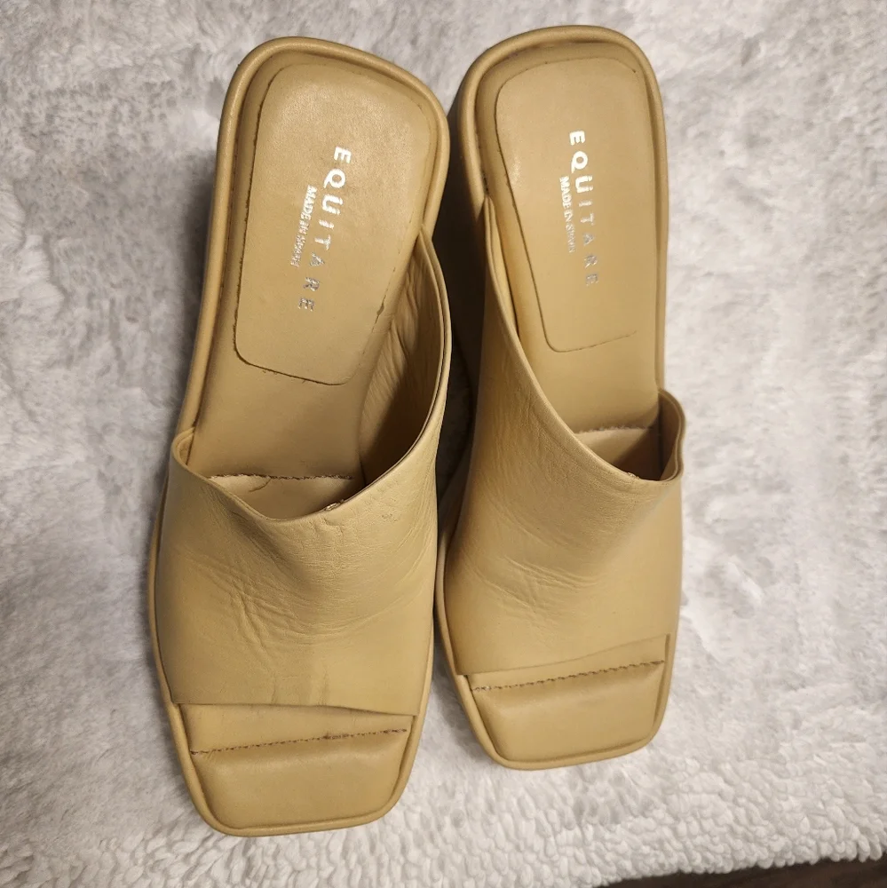 Women's Tan Slide Sandals